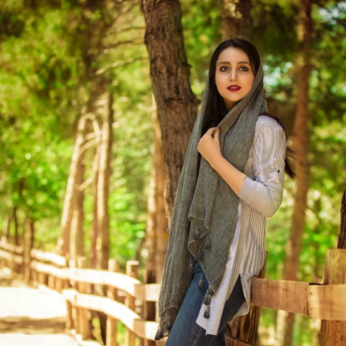 muslim-woman-grey-silk-shawl-park (1) (1)