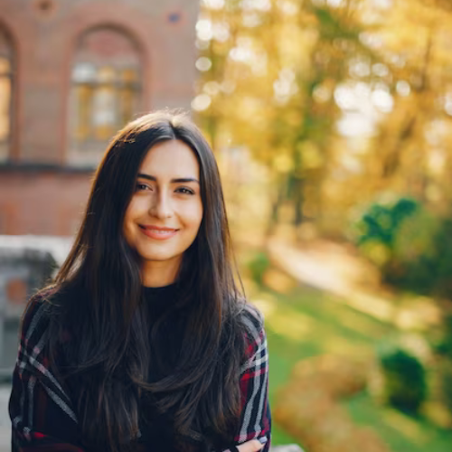 stylish-girl-exploring-city-park-autumn_1157-11634